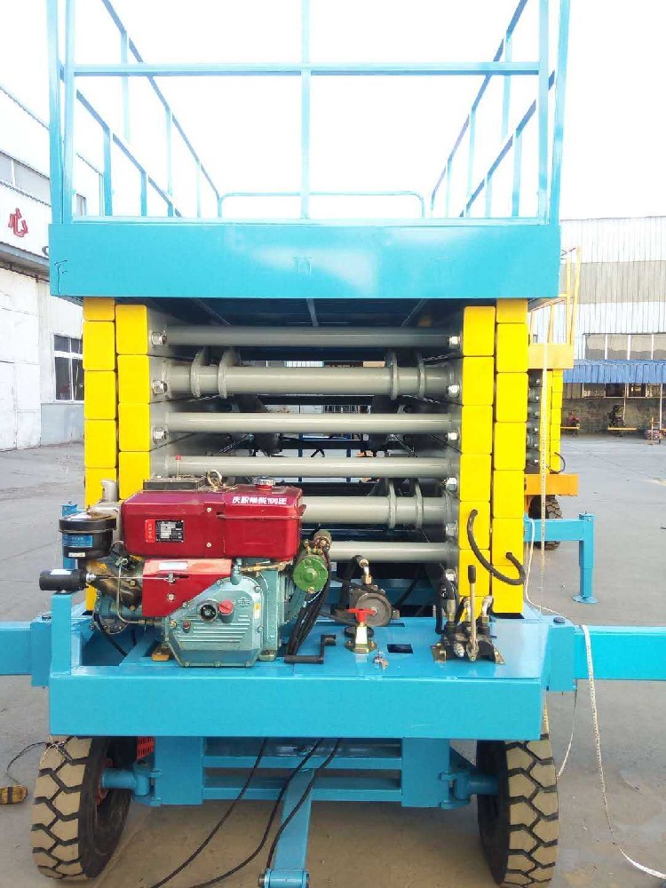 柴油机动力升降机